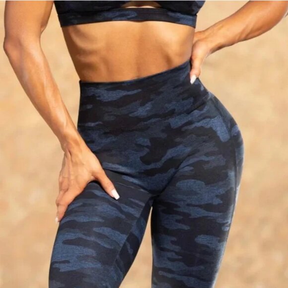 NWOT Bombshell Sportswear Fit Camo Legging Blue Size Large - Picture 2 of 14